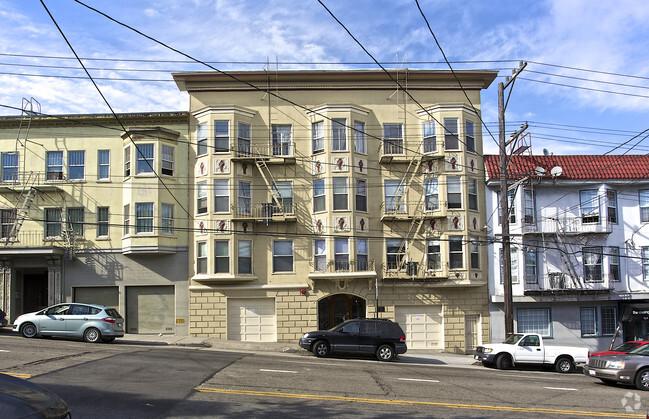 Building Photo - 140 Duboce