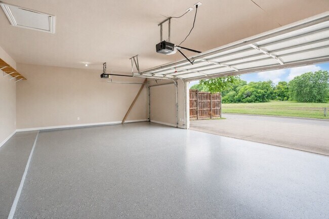Building Photo - 4453 Red Barn Dr