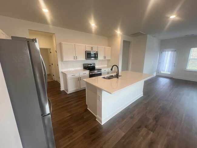 Building Photo - 312 Traywick Pl