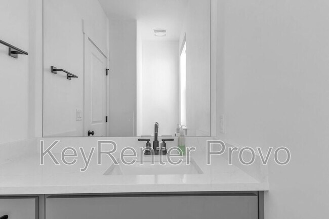 Building Photo - 275 N 600 W