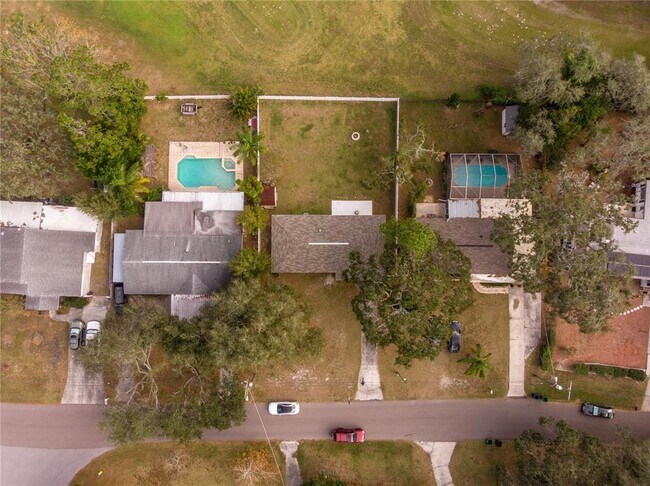 Building Photo - 10235 N Fleetwood Dr