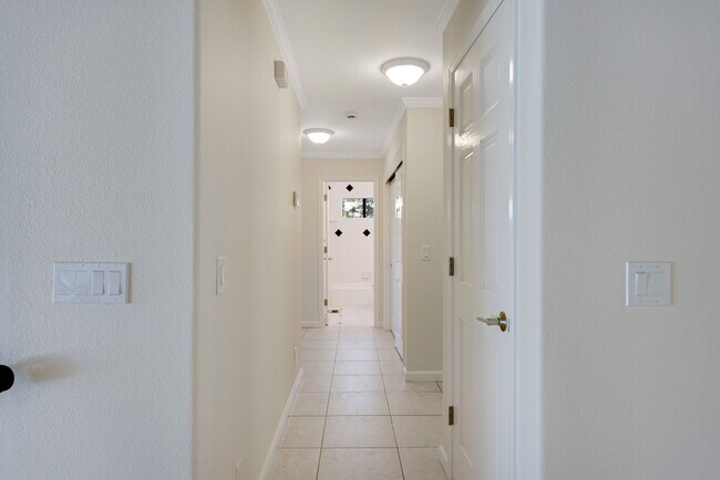 Building Photo - 9168 Eastside Rd