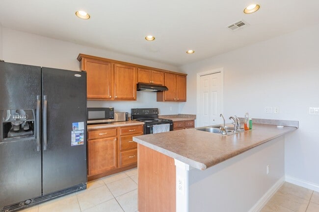 Building Photo - Beautiful 3 Bedroom/2 Bath Home