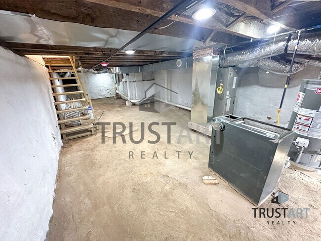 Building Photo - 5013 Parrish St