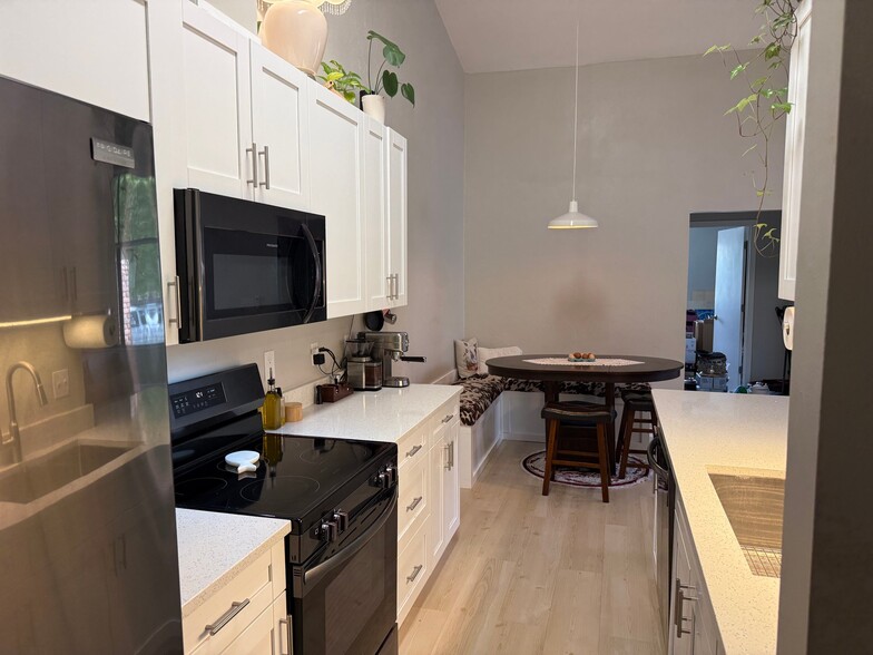 Building Photo - 3811 SW 28th Terrace