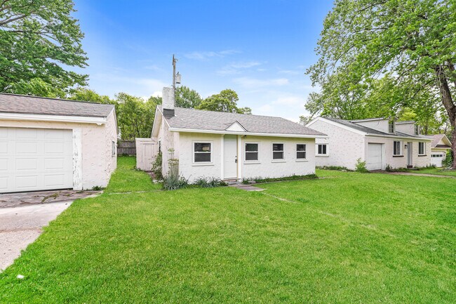 Building Photo - 148 Burgess Ave