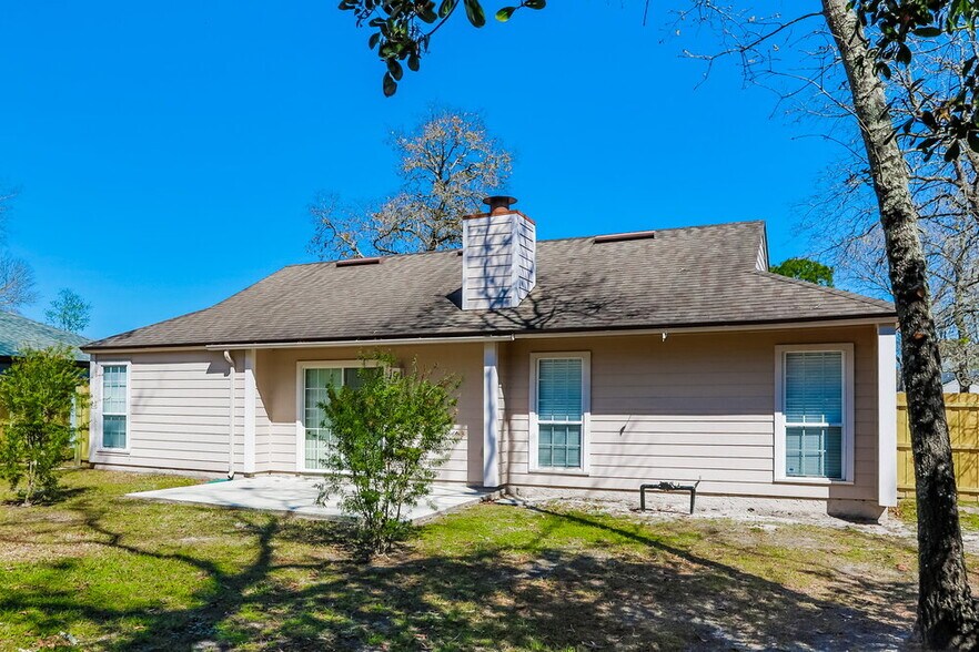 Building Photo - 8022 Loch Lomond Ln