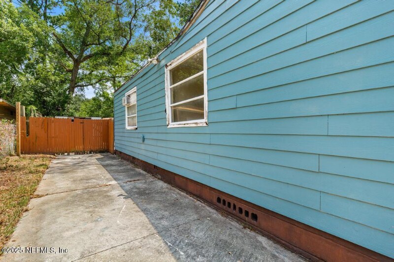 Building Photo - 2892 Gilmore St