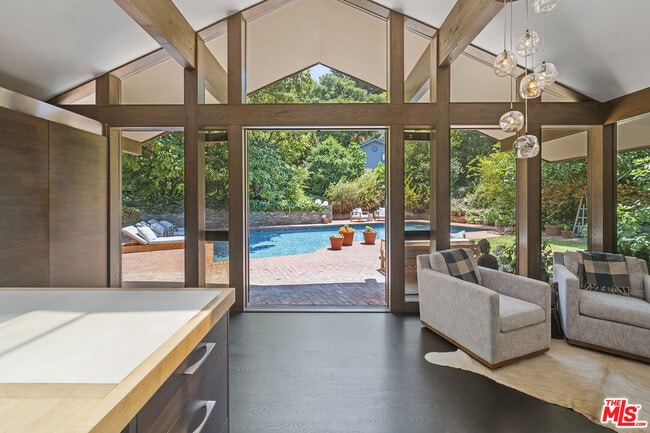 Building Photo - 3 Latimer Rd