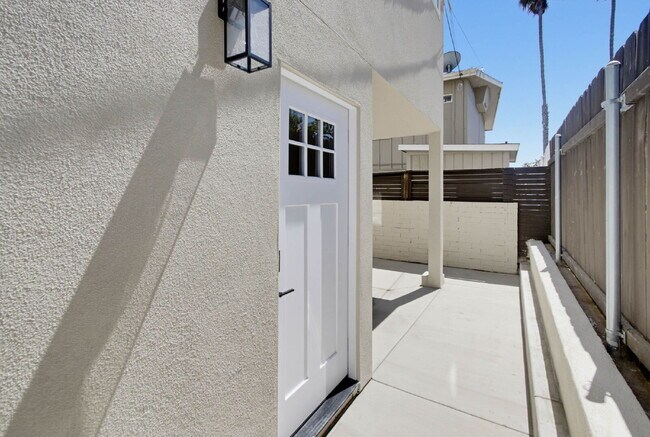 Building Photo - Breathtaking Bay Views & Large Private Deck - Walking Distance To Mission Bay