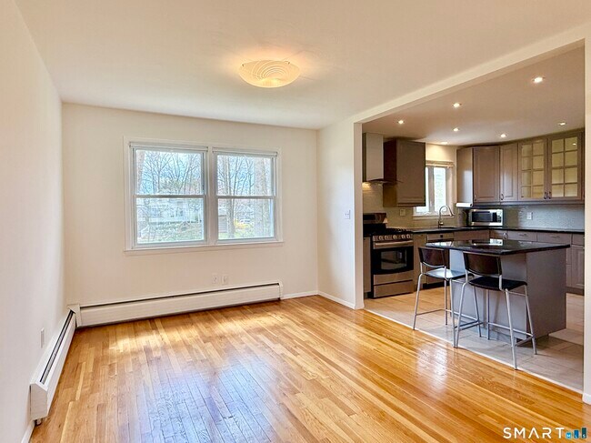 Building Photo - 47 Fuller Dr