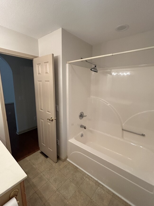 Building Photo - 129 Ivy Ln