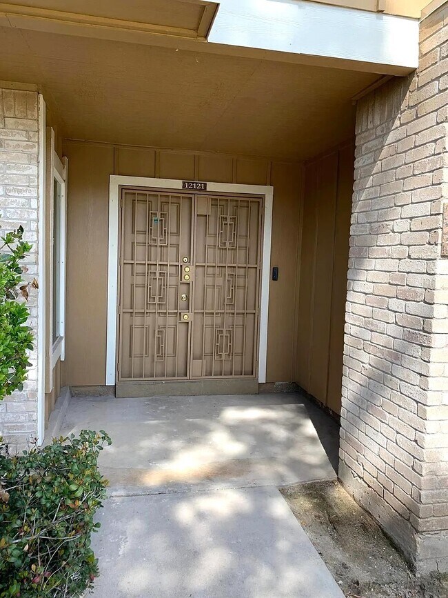 Building Photo - 12121 Bob White Dr