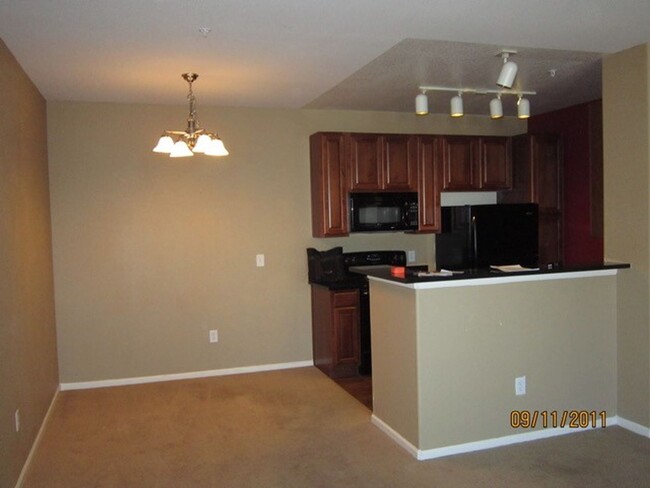 Building Photo - Highly Desirable 2 bedroom, 2 bath Condo i...