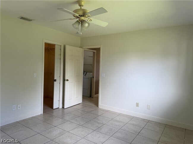 Building Photo - 305 NW 22nd Pl