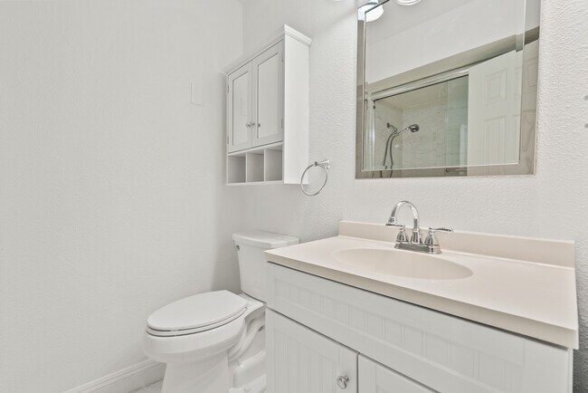 Building Photo - 2248 Drayton Ave