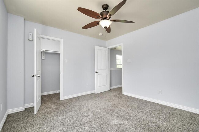 Building Photo - 10022 Raymondville Rd