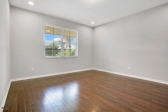 Building Photo - Spacious 4 Bed 3 Bath Home