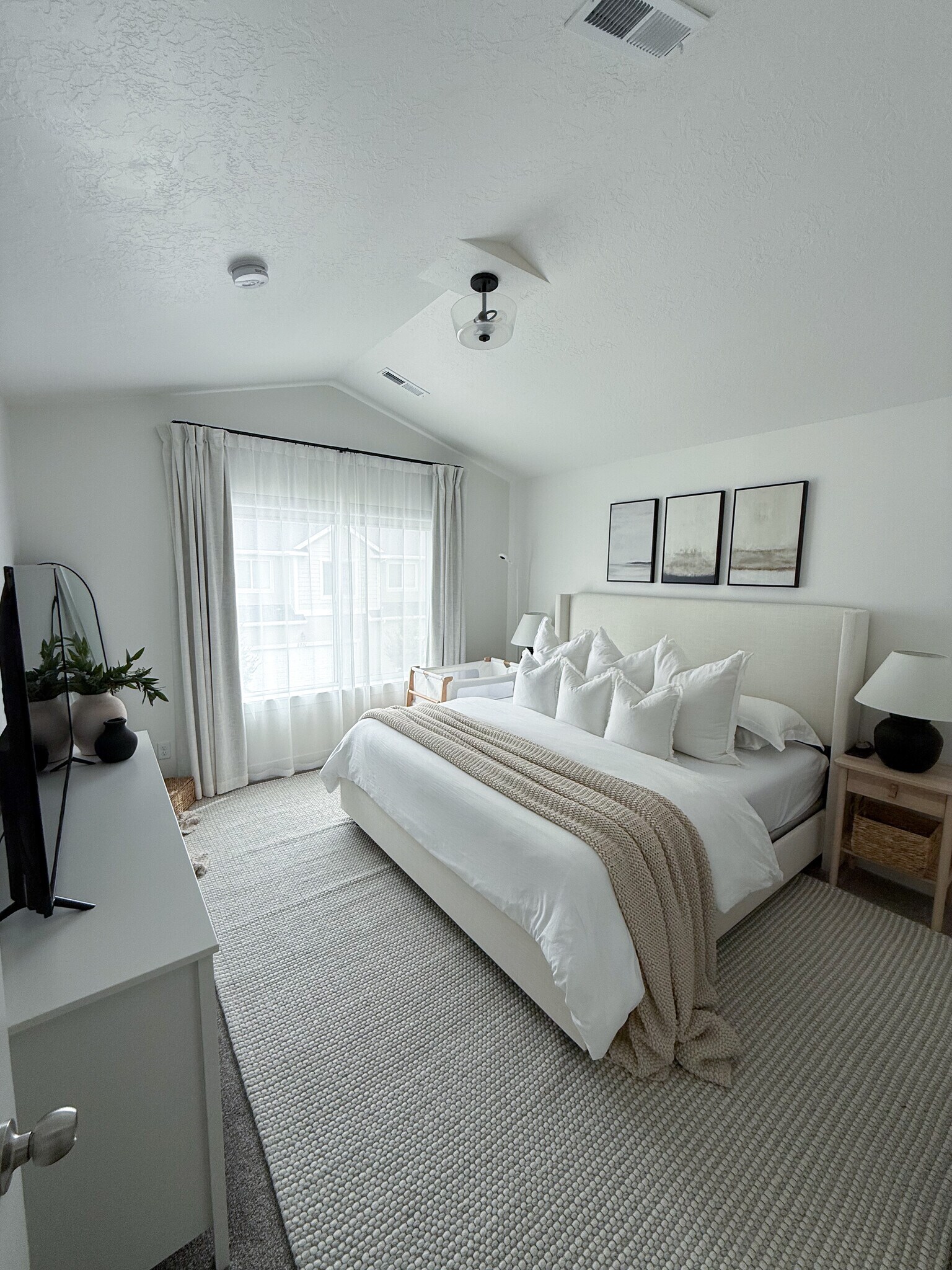 Master Bedroom w/ black-out blinds - 2039 N 3960 W