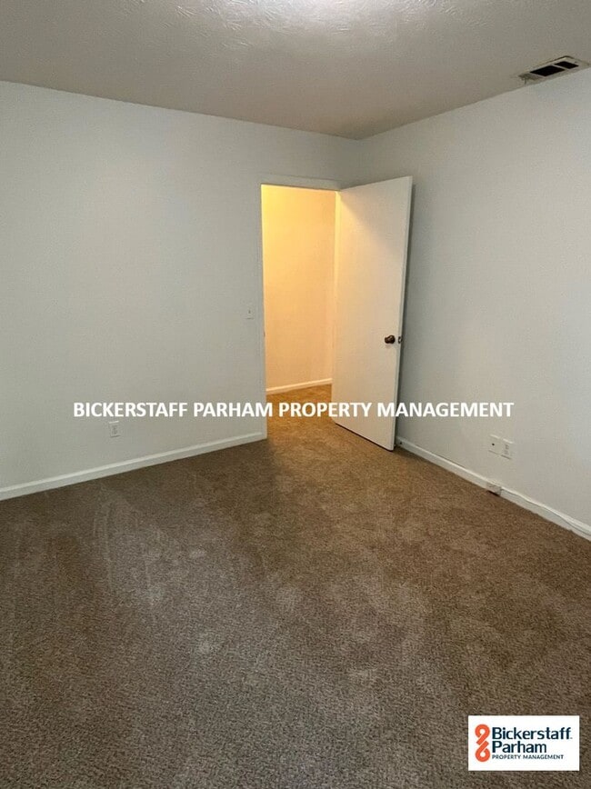 Building Photo - Great Experiences Are Just Around The Corner, Located Off Wynnton Road!