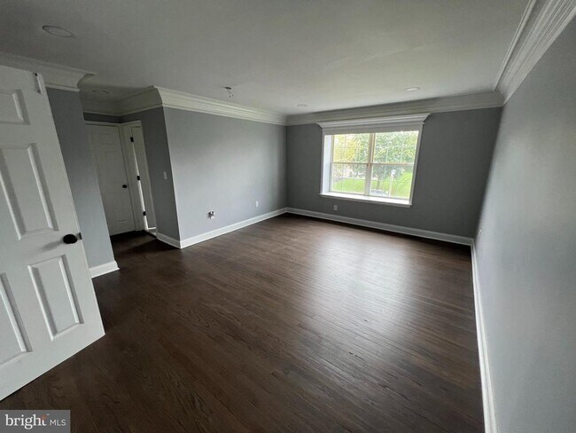 Building Photo - 272 Sequoia Dr