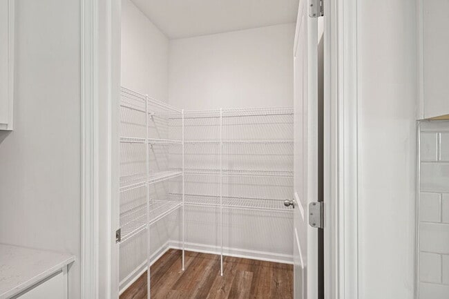 Building Photo - 171 Old Home Rd