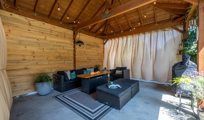 Building Photo - Charming updated 1920s 3BD 3BA