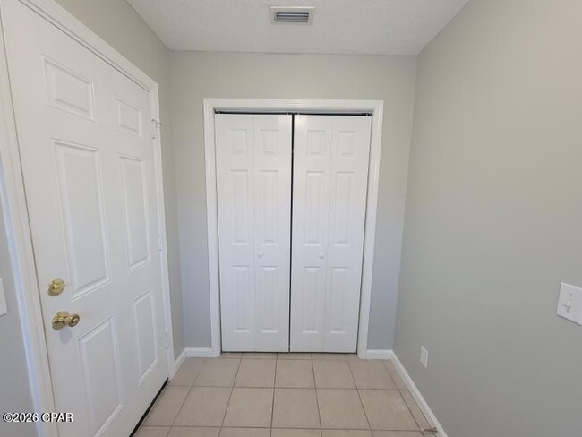 Building Photo - 2406 Maple Ct