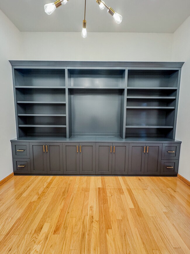 Building Photo - 27 Cadiz Ln