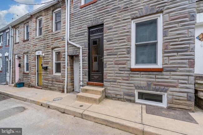 Building Photo - 116 S Durham St