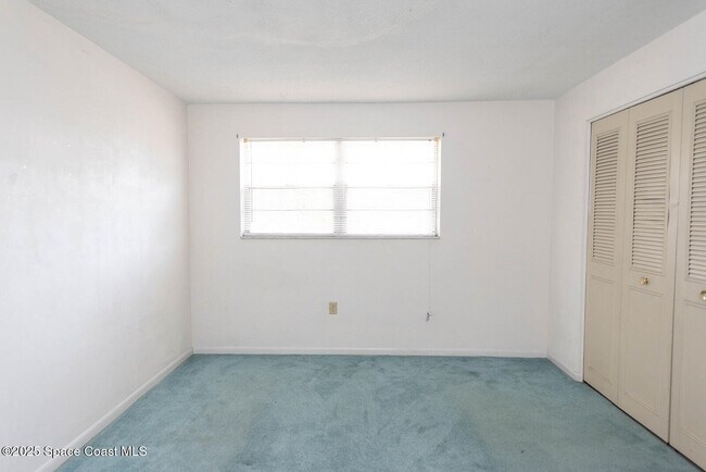 Building Photo - 2511 Country Club Dr