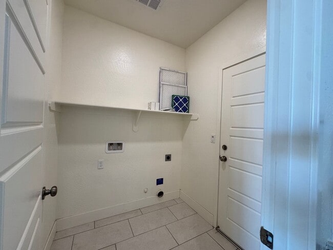 Building Photo - 601 Wishon Ave W