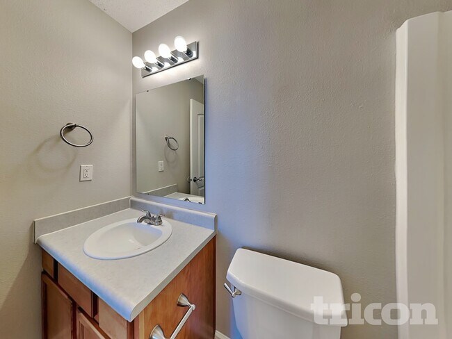 Building Photo - 1432 Dowell St