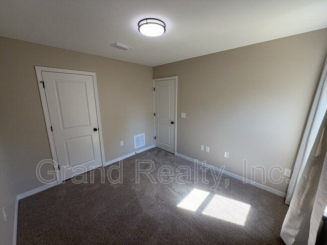 Building Photo - 4090 Charles Cir