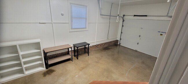 Building Photo - 1789 Hausman Dr