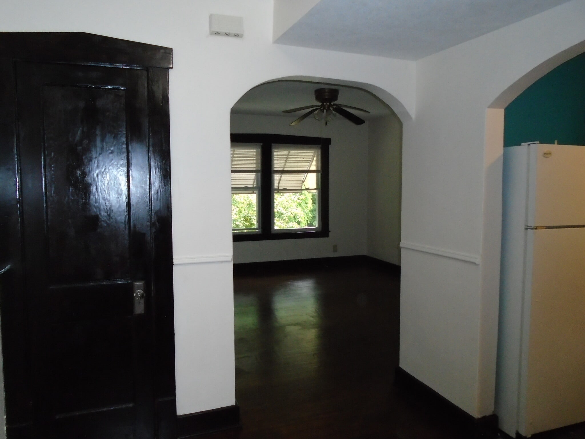 Dining room archway - 100 N. 33rd St., Apt 3