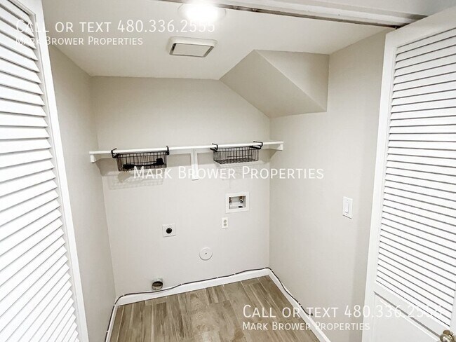 Building Photo - 4102 E Woodland Dr