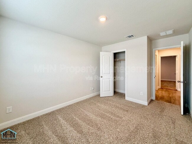 Building Photo - 1405 Redwood Crk