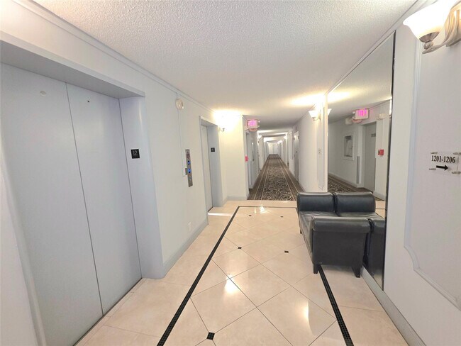 Building Photo - 4020 Galt Ocean Dr