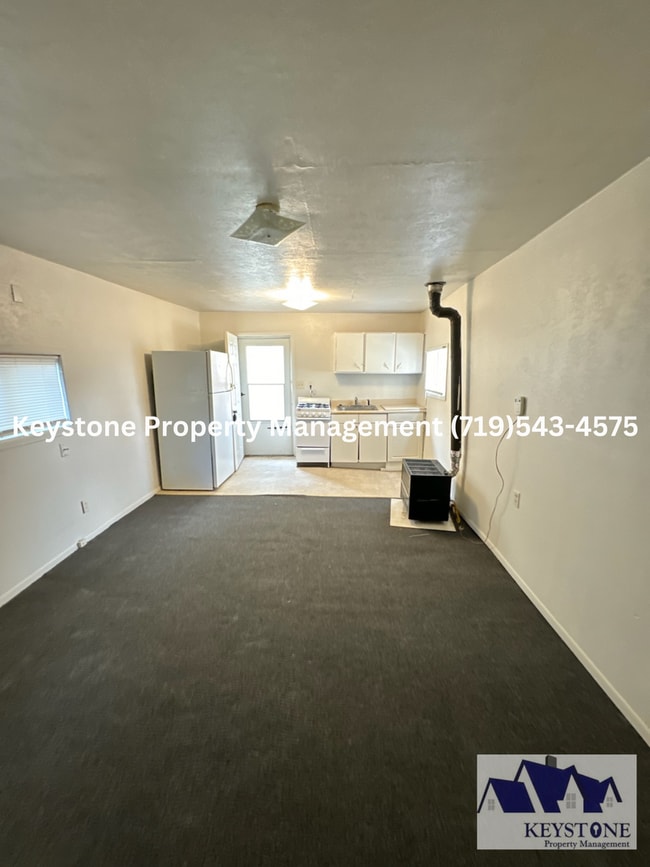 Building Photo - Small Dog Welcome! AC Unit Included! Studio Near Downtown $650/$650