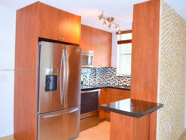 Building Photo - 1801 S Treasure Dr