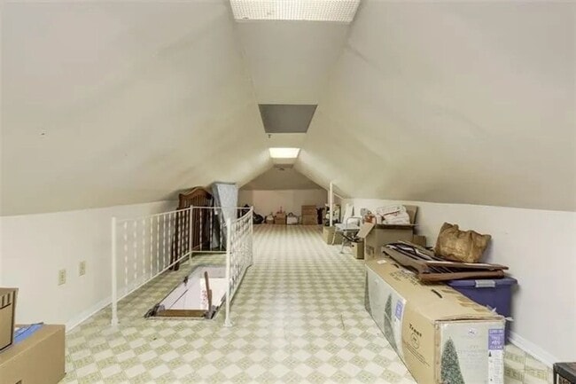 Building Photo - 121 Bentley Ave