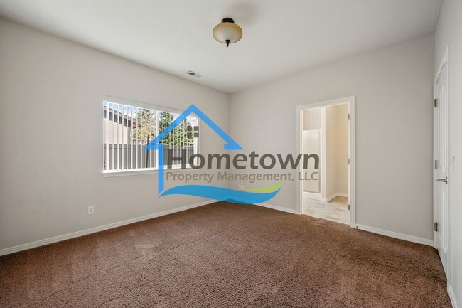 Building Photo - 3 Bedroom, 2 Bathroom Home, with Attached ...