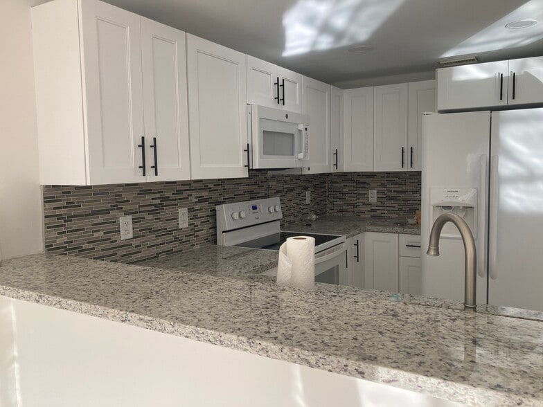 Building Photo - 11540 SW 148th Ct