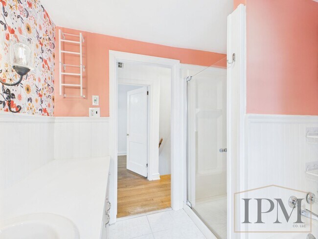 Building Photo - Coming Soon- Charming 3 Bedroom, 1.5 Bath ...