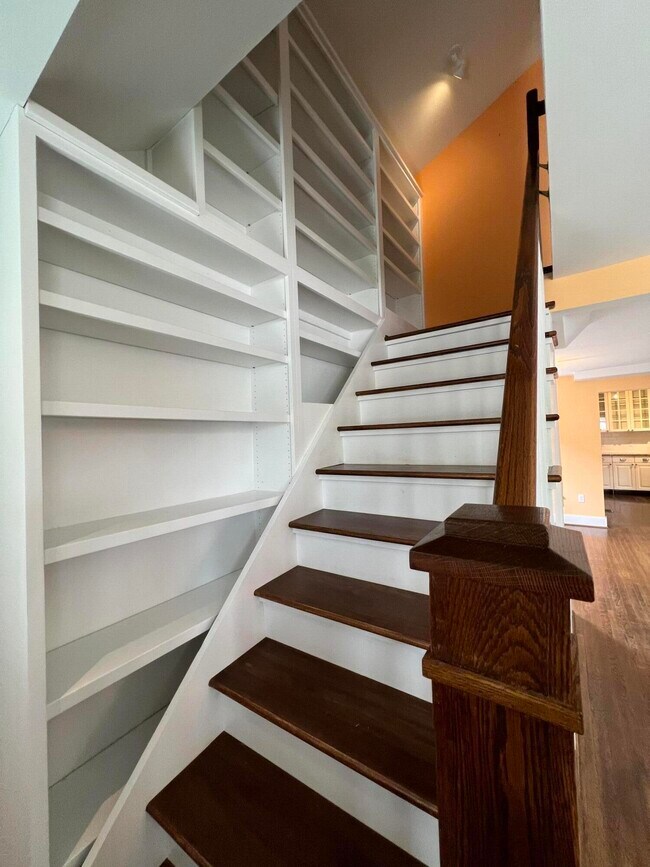 Building Photo - 310 2nd St