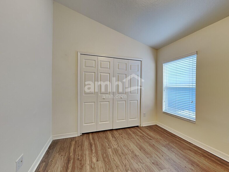 Building Photo - 10231 Lakeside Vista Dr