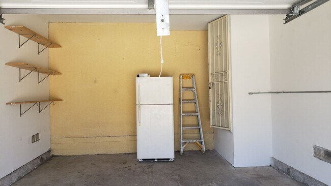 Building Photo - 40(718)