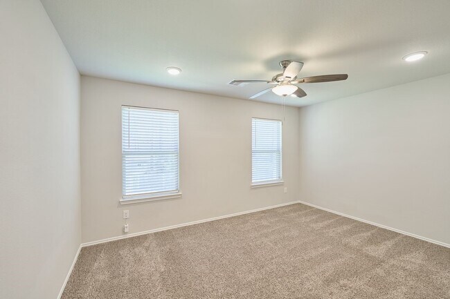 Building Photo - 901 Chickasaw Dr