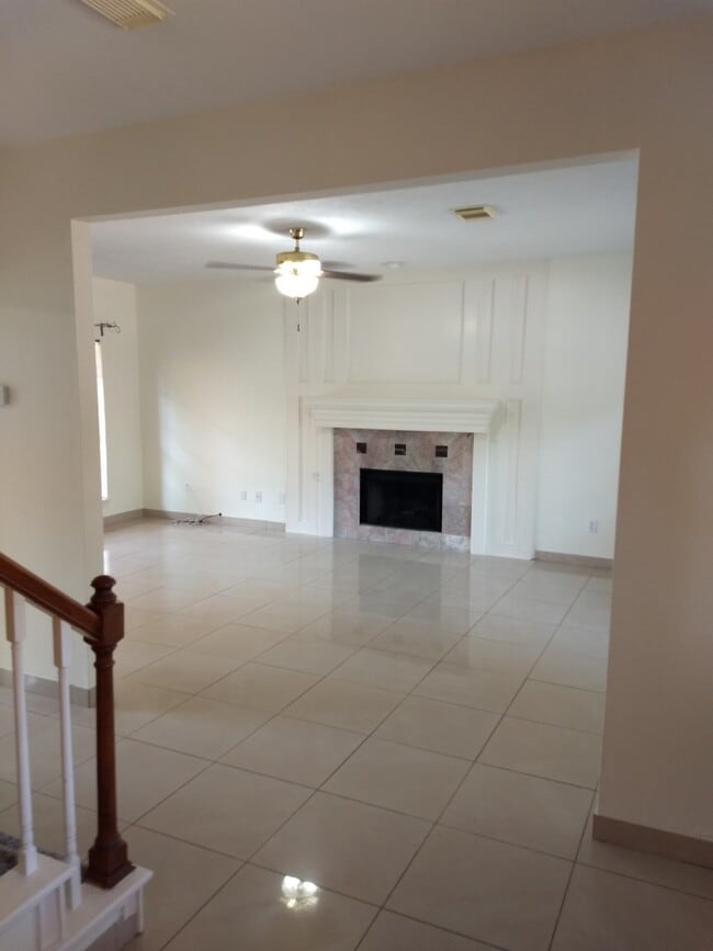 Building Photo - 7211 N Hearthstone Green Dr
